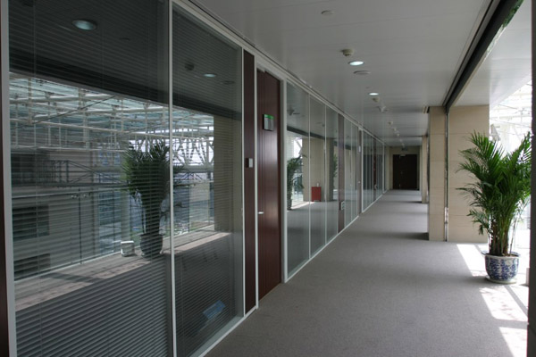 <b>單層玻璃辦公隔斷系列</b>